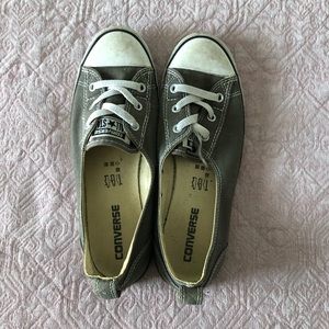 Converse women’s size 9